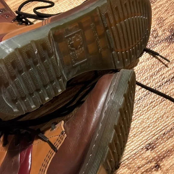 🍁🍃🍁• ⛑ Dr. Marten’s x No Autumn needed ⛑•🍃🍁 - Picture 6 of 16